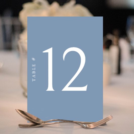 Minimalistisch stoffig blauw tafelnummer bruiloft 