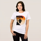 Minimalistisch Sunset Silhouette – Rustige Natuur  Tri-Blend Shirt (Voorkant volledig)