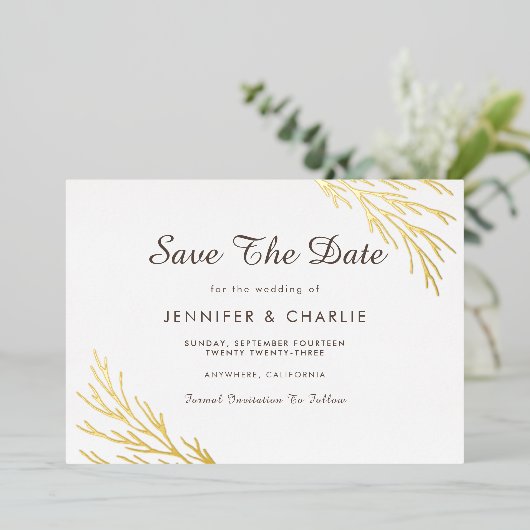 Minimalistisch superieure gouden bladeren Wit spar Folie Uitnodiging (Staand Voorkant)