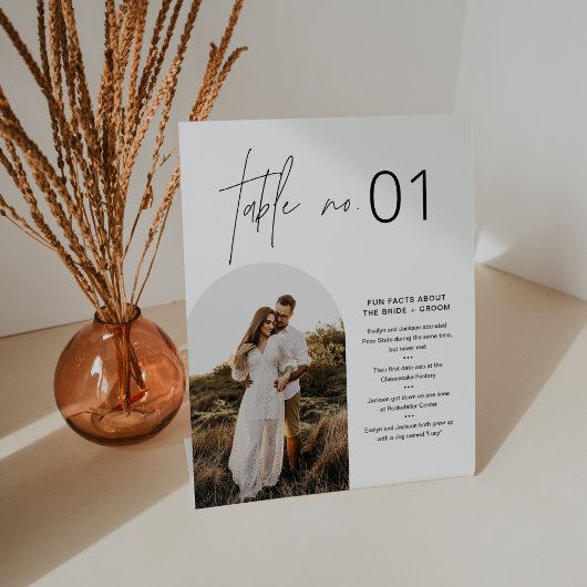 Minimalistisch tabelnummer bij HARLOW met vette fe Reclamebord Met Voetstuk