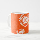Minimalistisch tangerine sinaasappel daisy bloemen koffiemok (Voorkant links)