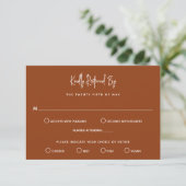 Minimalistisch Terracotta Modern Wedding RSVP Kaartje (Staand voorkant)