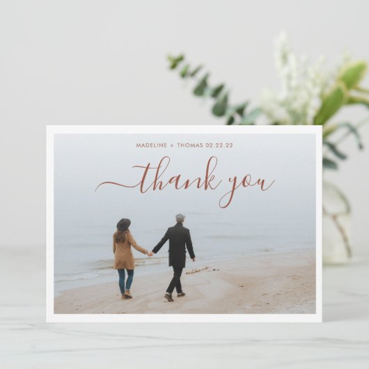 Minimalistisch Terracotta Script met 2 foto bruilo Bedankkaart (Staand voorkant)