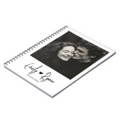 Minimalistisch Trendy Script Paar Foto Hart Aangep Notitieboek (Linkerzijde)