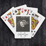 Minimalistisch Trendy Script Paar Foto Hart Aangep Pokerkaarten<br><div class="desc">Verwerk wat liefde met deze trendy minimalistische pokerkaarten! Met een hart,  een stijlvol script en uw aangepaste paar foto,  maken ze het perfecte jubileum,  bruiloft,  verloving of cadeau van de Valentijn. Personaliseer de jouwe vandaag nog!</div>