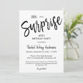 Minimalistisch verrassingsfeestje verjaardag pensi kaart (Staand voorkant)