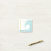 Minimalistisch vierkant ontwerp geïnspireerd door post-it® notes (Op bureau)
