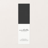 Minimalistisch vlakwit met cursieve tekst visitekaartje (Buitenkant ongevouwen)