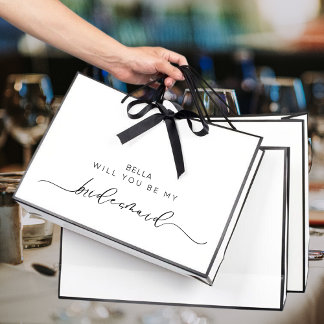 Minimalistisch voorstel voor zwart-wit en witbrief groot cadeauzakje