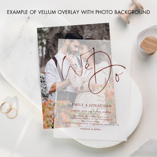 Minimalistisch We doen moderne bruine script bruil Vellum Uitnodigingen