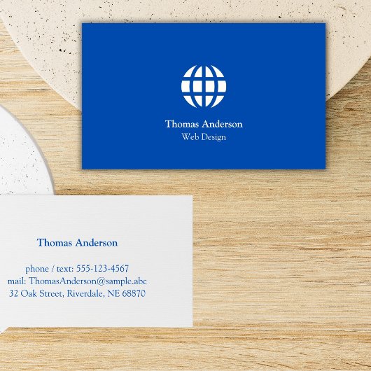 Minimalistisch webdesign, modern blauw en wit visitekaartje