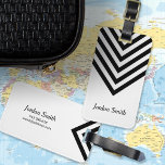 Minimalistisch wit en zwart Chevron Bagagelabel<br><div class="desc">Opvallen met dit stijlvolle bagagelabel met een minimalistisch wit en zwart chevron ontwerp. Personaliseer dit label met uw gegevens en klik op de knop "Aanpassen" voor meer mogelijkheden, zoals het wijzigen van het lettertype en de grootte ervan. *Houd er rekening mee dat het Zazzle Watermerk dat in de zoomvoorbeeld wordt...</div>