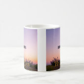 Minimalistisch wit kruis versierd met lavendel koffiemok (Center)