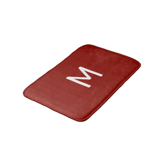 Minimalistisch wit monogram op rood badmat (Gekanteld)