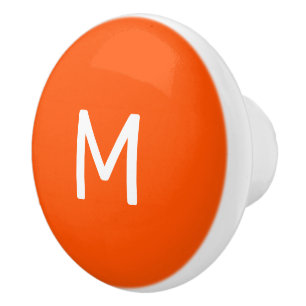Minimalistisch wit print monogram op Sinaasappel Keramische Knop