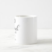 Minimalistisch wit trouwdag bedankscript monogram koffiemok (Center)