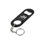MINIMALISTISCH WITTE TWEELITTER MONOGRAMMENAAM ZWA MINI FLESSENOPENER (Achterkant Gekanteld)