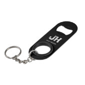 MINIMALISTISCH WITTE TWEELITTER MONOGRAMMENAAM ZWA MINI FLESSENOPENER (Voorkant Gekanteld)