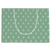 Minimalistisch zacht groen monogram groot cadeauzakje (Voorkant)