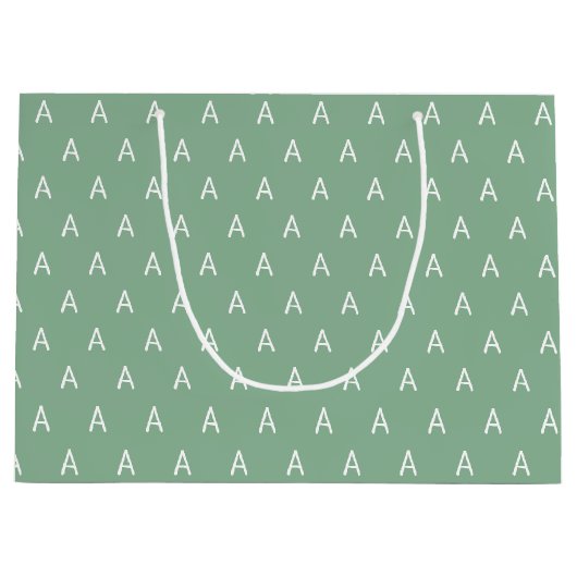 Minimalistisch zacht groen monogram groot cadeauzakje (Voorkant)