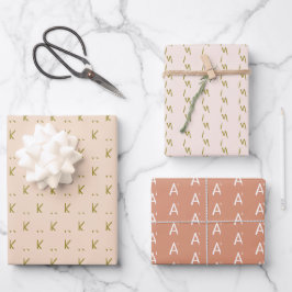 Minimalistisch zacht roze monogram inpakpapier vel