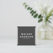 Minimalistisch zilver en mat zwart vierkante visitekaartje (Staand voorkant)
