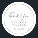Minimalistisch zilver Hartelijk dank voor uw wedde Ronde Sticker<br><div class="desc">Deze minimalistische zilver dank u voor uw huwelijksgunst stickers zijn perfect voor een eenvoudige trouwreceptie. Het moderne romantische ontwerp biedt klassieke zilvergrijze en witte typografie in combinatie met een robuuste, maar elegante kalligrafie met stijl met handschrift. in elke kleur. Houd het ontwerp eenvoudig en elegant, zoals het is, of personaliseer...</div>