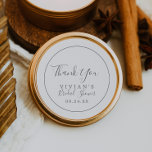 Minimalistisch zilver Hartelijk dank Vrijgezellenf Ronde Sticker<br><div class="desc">Deze minimalistische zilver dank u het vrijgezellenfeest dat stickers perfect zijn voor een eenvoudige trouwdouche. Het moderne romantische ontwerp biedt klassieke zilvergrijze en witte typografie in combinatie met een robuuste, maar elegante kalligrafie met stijl met handschrift. in elke kleur. Houd het ontwerp eenvoudig en elegant, zoals het is, of personaliseer...</div>