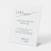 Minimalistisch zoals wijnliefde wordt beter met de reclamebord met voetstuk (Voorkant)