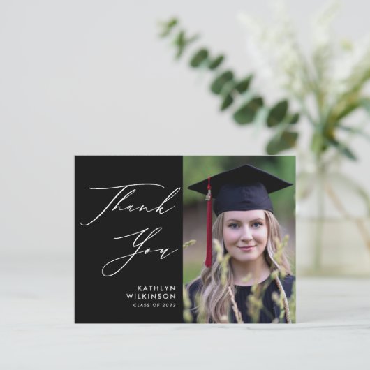 Minimalistisch zwart elegant script AFSTUDEERDER D Briefkaart (Staand voorkant)