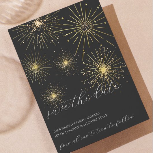 Minimalistisch zwart en goud vuurwerk opslaan de d kaart