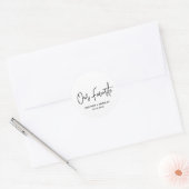 Minimalistisch zwart en wit modern huwelijk ronde sticker (Envelop)