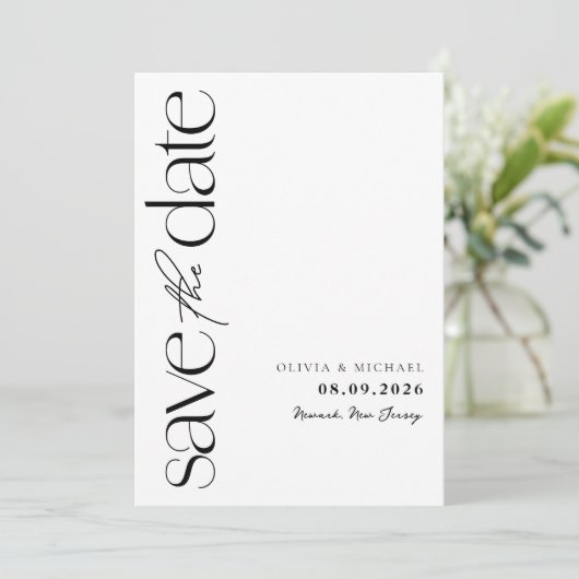 Minimalistisch zwart en wit modern huwelijk save the date (Staand voorkant)