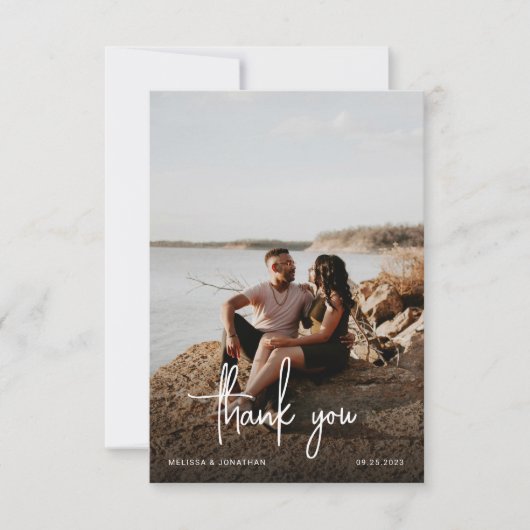 Minimalistisch zwart handschrift script foto bruil bedankkaart (Voorkant)