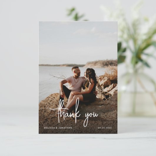 Minimalistisch zwart handschrift script foto bruil bedankkaart (Staand voorkant)