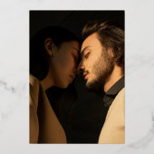 Minimalistisch zwart monogram - gouden foto's folie uitnodiging (Achterkant)