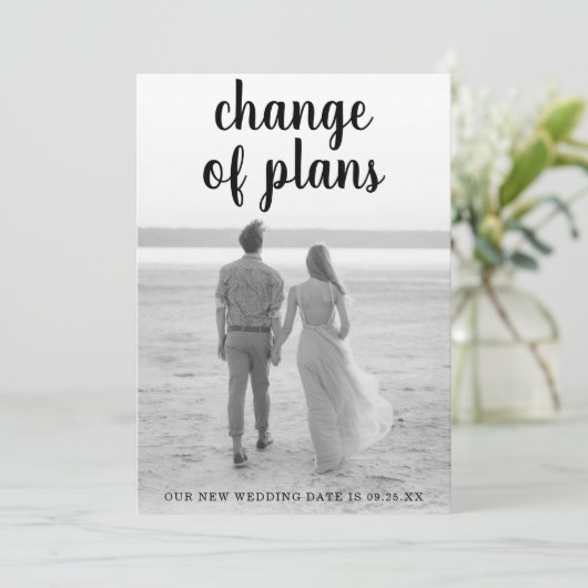 Minimalistisch zwart script handschrift foto-bruil aankondiging (Staand voorkant)