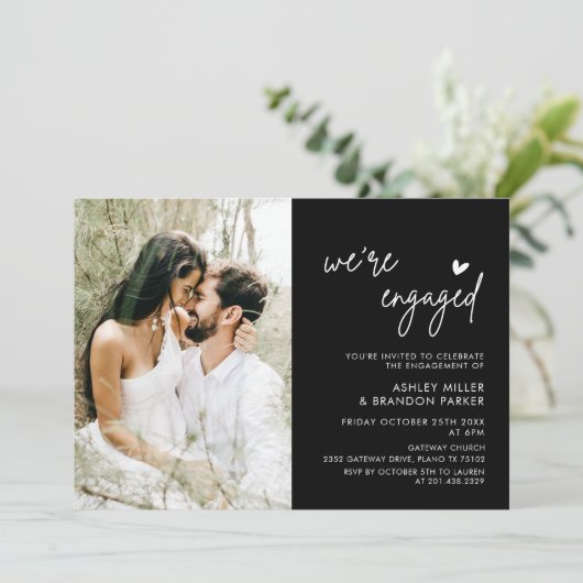 Minimalistisch zwart, we zijn een foto-Verloving Kaart (Staand voorkant)