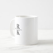 Minimalistisch zwart-wit 2-letters monogram koffiemok (Voorkant links)