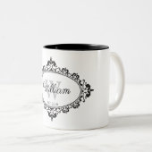 Minimalistisch zwart-wit Damask Monogram Tweekleurige Koffiemok (Voorkant rechts)