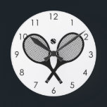 Minimalistisch zwart-wit elegant klassiek tennis ronde klok<br><div class="desc">Minimalistische tennis thema klok</div>
