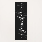 Minimalistisch Zwart Wit Elegant Naam Script Yogamat (Voorkant)