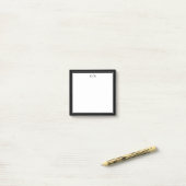 Minimalistisch zwart-wit grensmonogram post-it® notes (Op bureau)