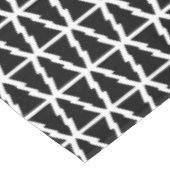 Minimalistisch zwart-wit kerstboompatroon tafelkleed (Gekanteld)