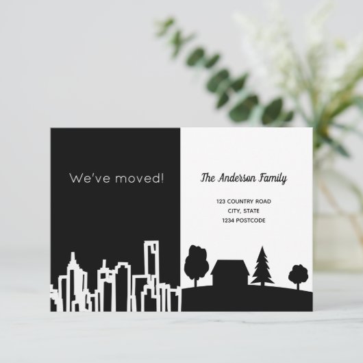 Minimalistisch zwart-wit land dat we verplaatst he aankondiging (Staand voorkant)