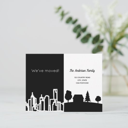 Minimalistisch zwart-wit land dat we verplaatst he aankondigingskaart (Staand voorkant)