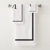 Minimalistisch zwart-wit monogram bad handdoek (Insitu)