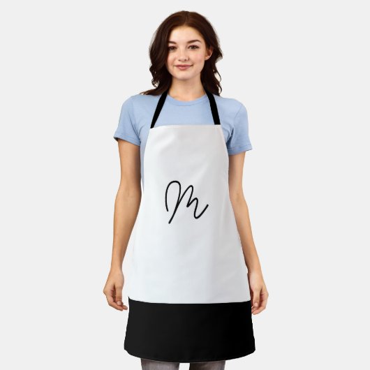 Minimalistisch zwart-wit monogram schort (Gedragen)