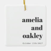 Minimalistisch zwart wit retro aangepaste trouwfot keramisch ornament (Voorkant)