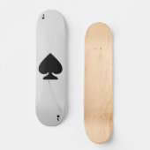 Minimalistisch zwart-wit schoppenaas persoonlijk skateboard (Voorkant)